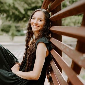 Meet your Posher, Genevieve